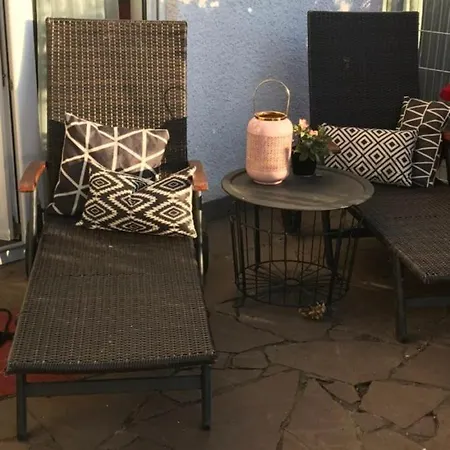Garten Fur Hundehalter Souterrain Mit Zaun *